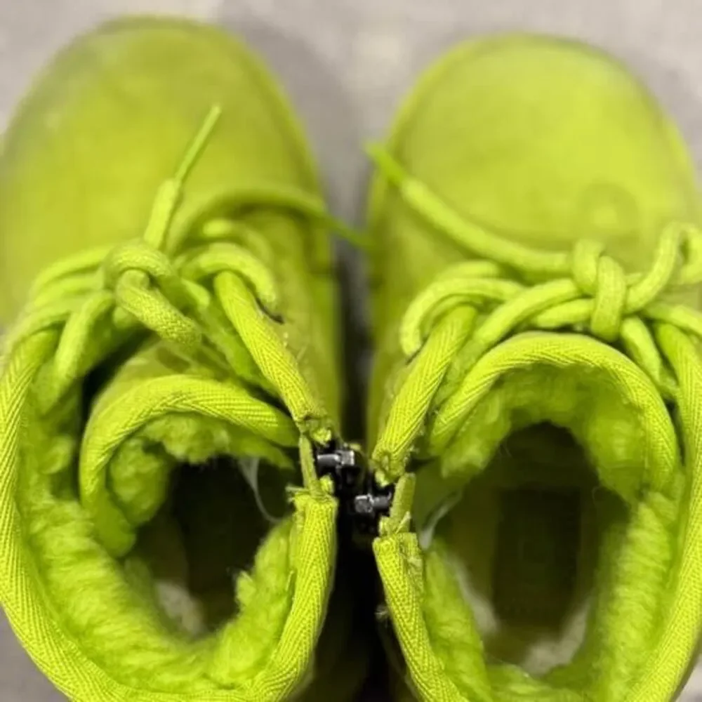 UGG Toddler Boots Neon Green – US 9 Toddler / EU 26 – Warm Lined